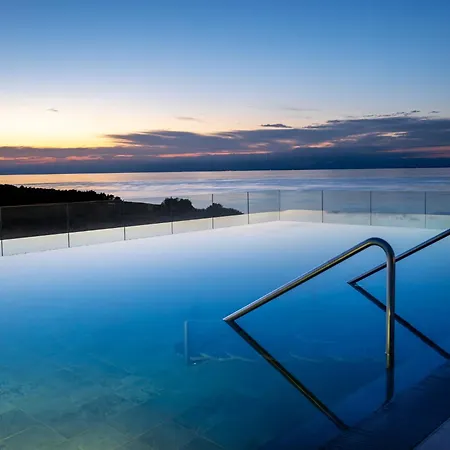 Petram Deluxe With Rooftop Pool-4 By Interhome Hébergement de vacances